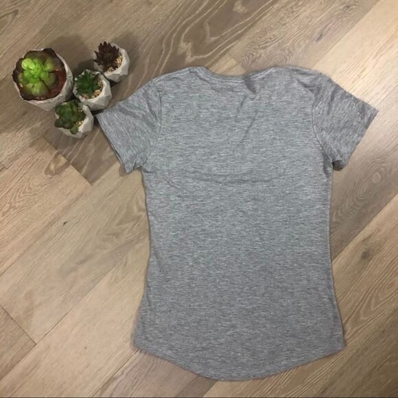 Introverted But Willing to Discuss Poshmark Tee Gray Short Sleeve T-shirt Top S - Picture 9 of 9